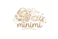 Logo von minimi: Illustration eines Kindes mit Teddybär, Kamera und Bastelsachen in sanften Pastellfarben, Schriftzug „minimi“.